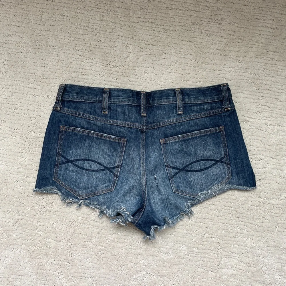 Abercrombie & Fitch Distressed Button-Fly Denim Shorts Medium Wash Frayed Size 6 - Picture 9 of 17